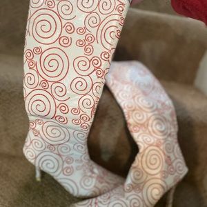 Women’s boots. Like new.